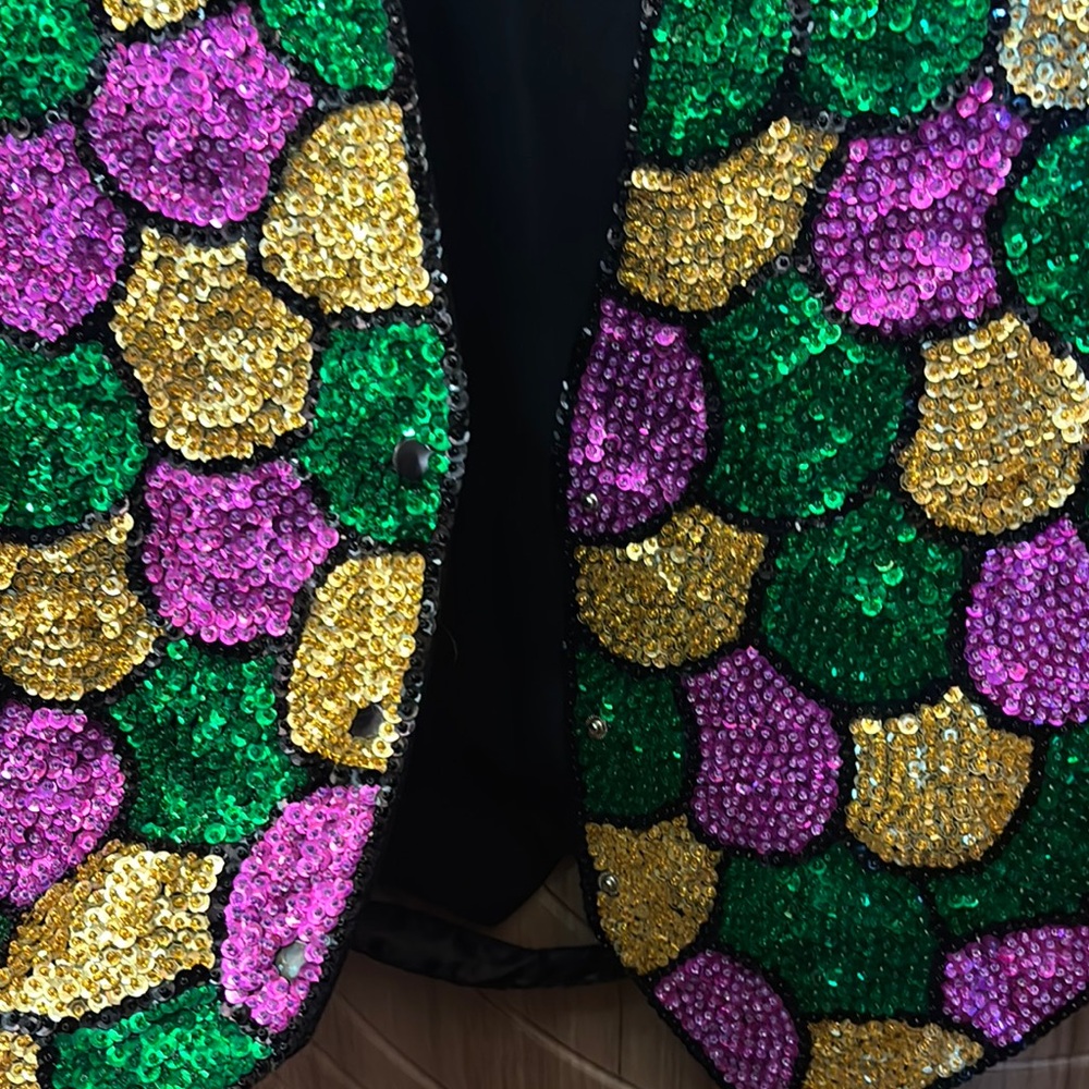 Sequin Vest With Scallop Pattern - image 2
